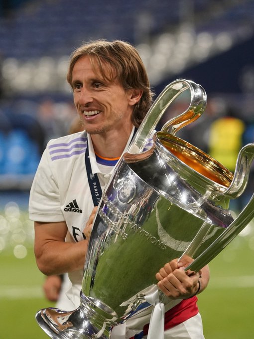 官方：30岁纽卡中场艾萨克-海登自由身离队